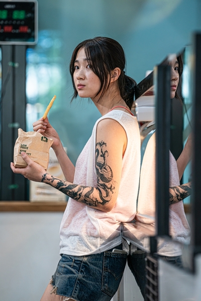 불도저에 탄 소녀 스틸 1
