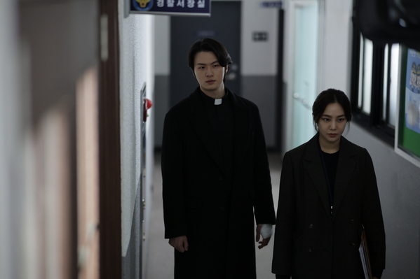 온리 갓 노우즈 에브리띵 스틸 17