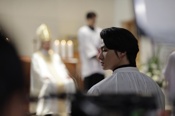 온리 갓 노우즈 에브리띵 스틸 14